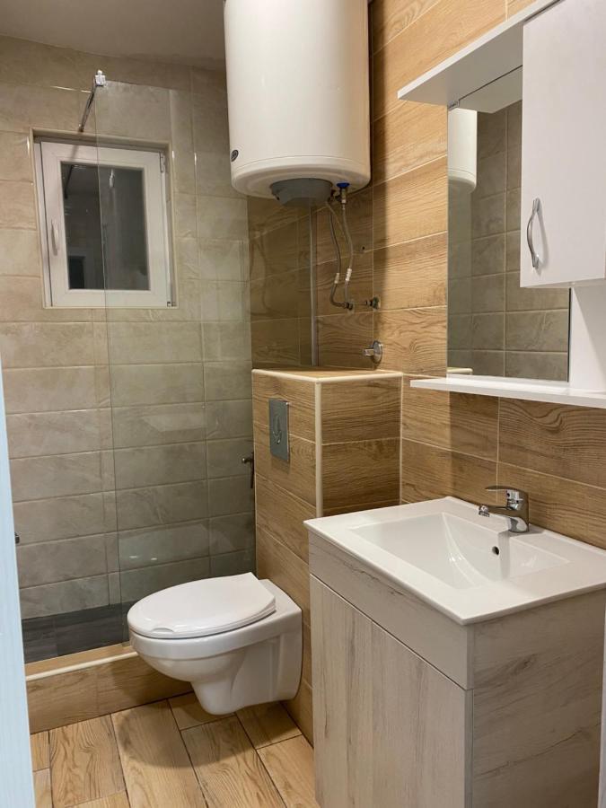 Vucinic Studio Apartment Cetinje Exteriör bild